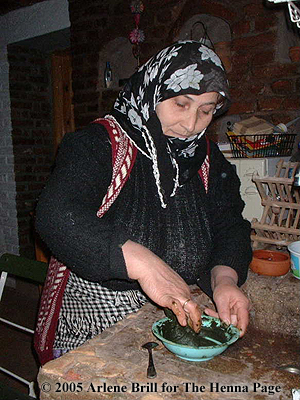 Rahim mixes henna