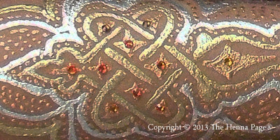 Metallic powder over 'white henna'