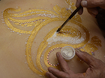 powder over the 'white henna' paste